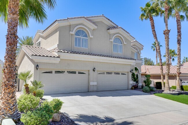 Building Photo - Luxurious 4 bd 3.5 bth Henderson Home in G...