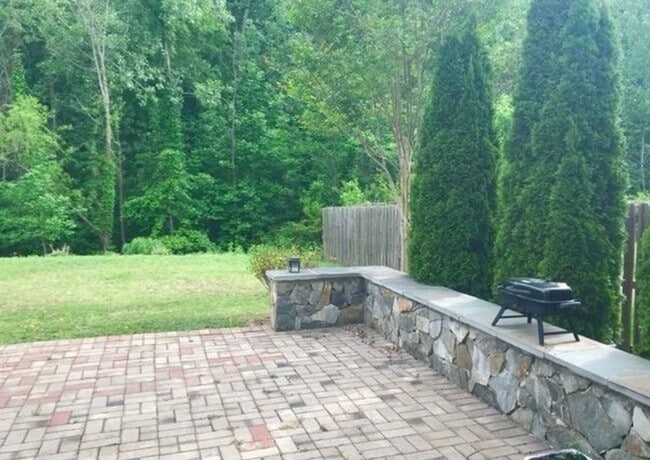 Building Photo - 8740 Chalkstone Rd
