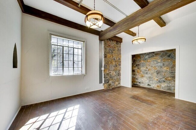 Foto del edificio - 7361 Claremont Ave
