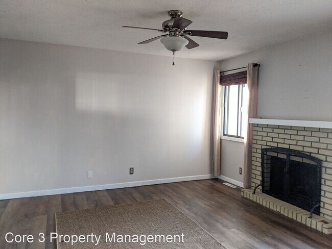 Building Photo - 3 br, 1.5 bath House - 1108 E. Jefferson #14