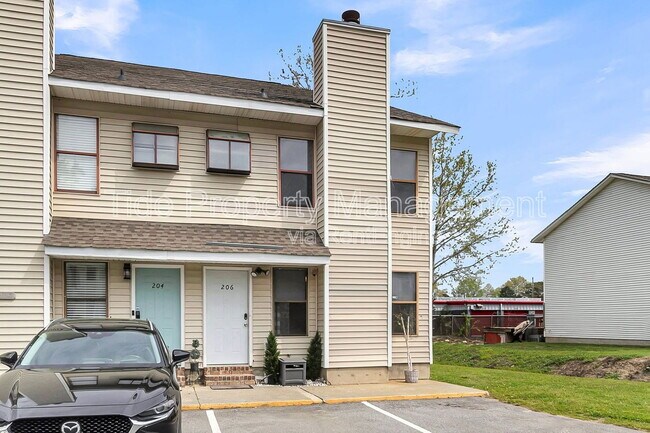 Building Photo - 206 Pine Shadow Dr
