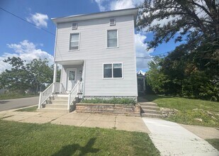 Building Photo - 601-603 Emerald Ave NE
