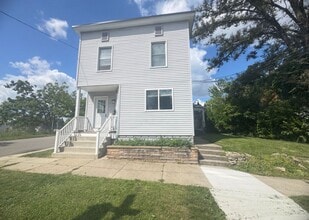 Building Photo - 601-603 Emerald Ave NE