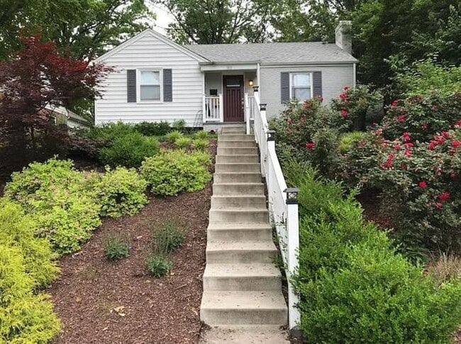 Building Photo - 1613 Noyes Dr
