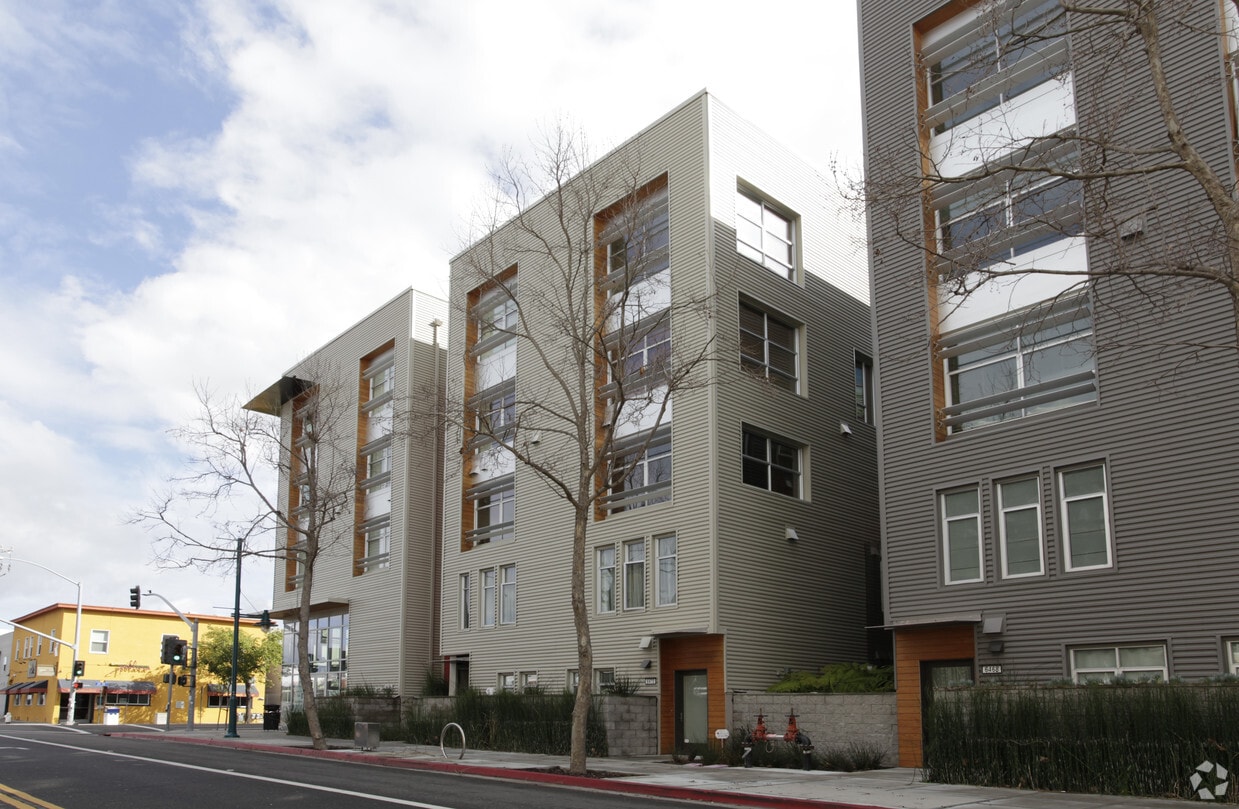 Glashaus Apartments in Emeryville, CA