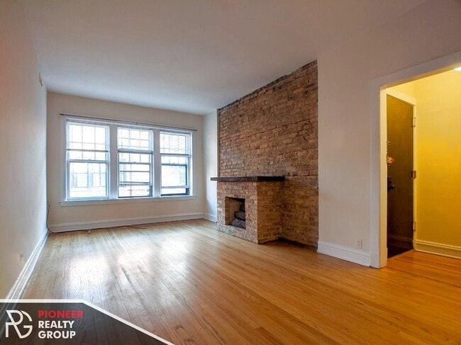 Building Photo - 3525 N Racine Ave
