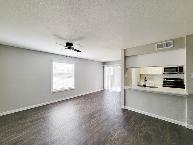 Foto del edificio - 12335 Antoine Dr