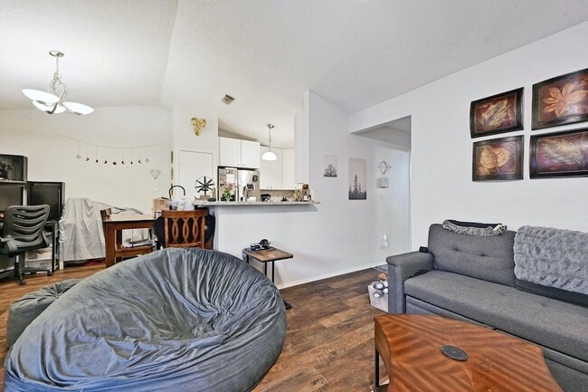 Foto del edificio - 2503 Howellwood Wy