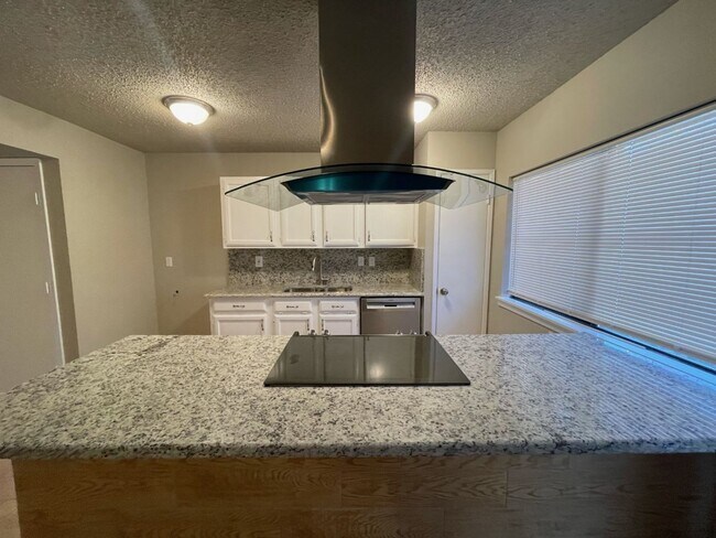 Building Photo - 6521 Blackberry Dr