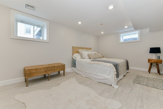 Foto del edificio - 224 Newbury Ave