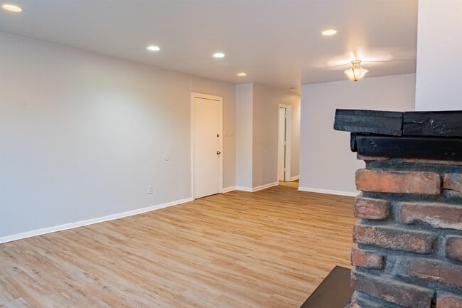 Building Photo - 97 Sanford Pl