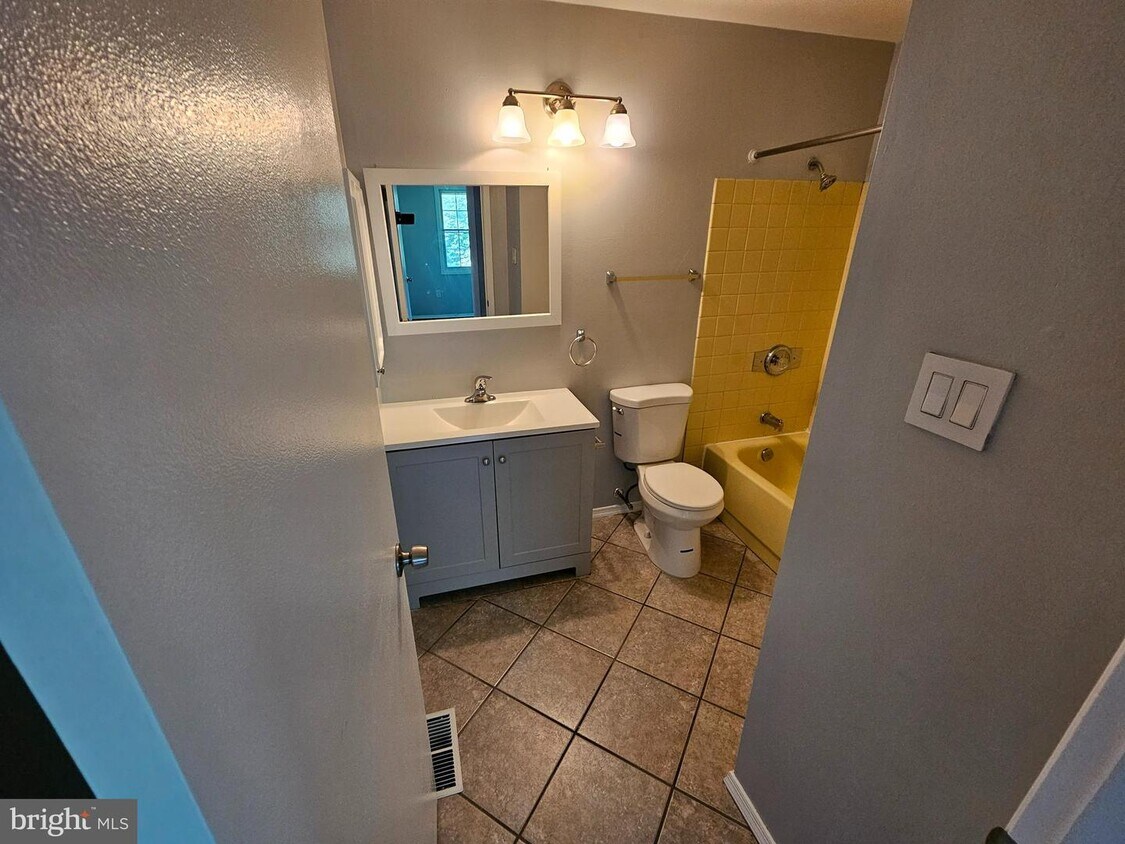 Foto principal - 9 Empire Ln