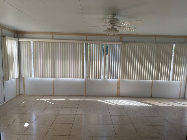 Building Photo - 3 Bedroom, 2 Bathroom Single Story Home in...