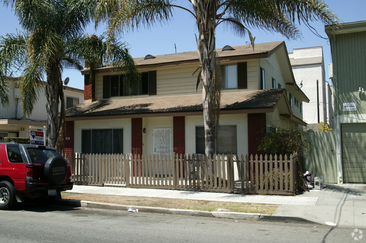Primary Photo - 547 Cherry Ave