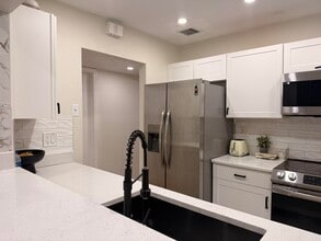 Building Photo - 5130 Elmhurst Rd