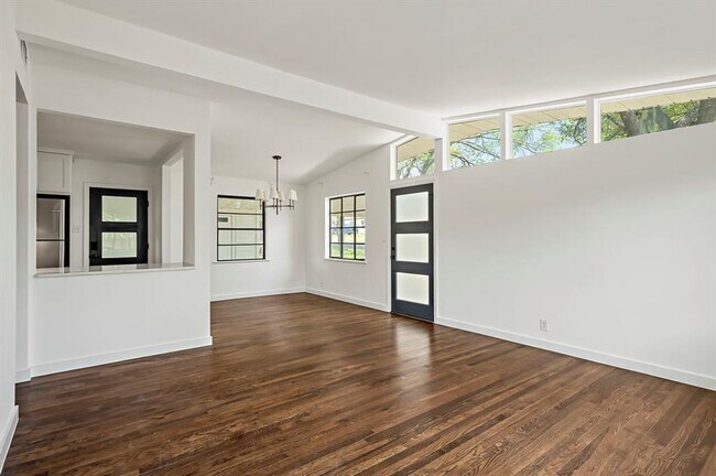 Foto del edificio - 1207 Ridgemont Dr