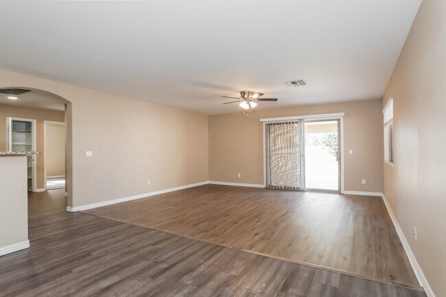 Foto del edificio - 3172 S 162nd Ln