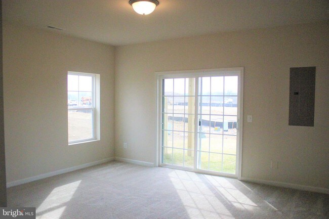 Foto del edificio - 232 Parkland Dr