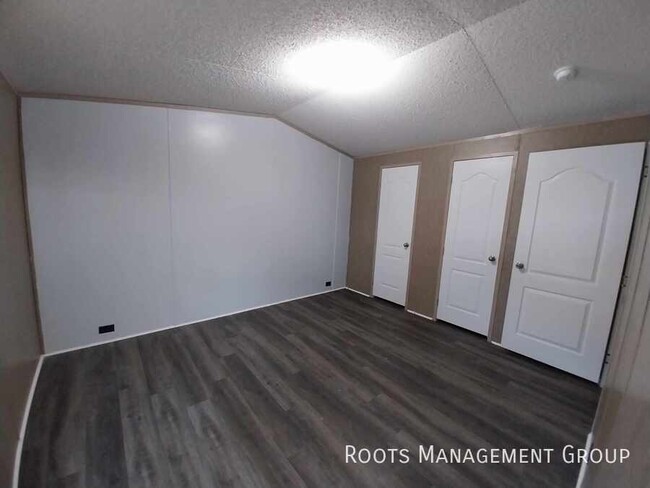 Building Photo - 3 Bed 2 Bath Home Available for Lease at L...