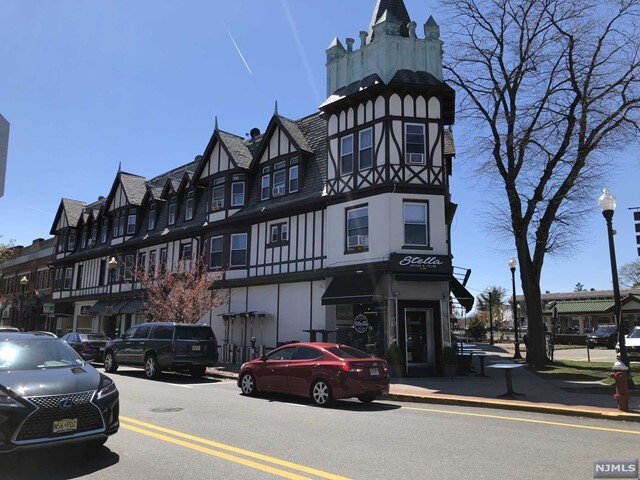 Primary Photo - 10 W Ridgewood Ave