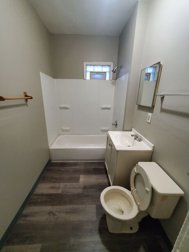 Foto del edificio - 909-911 W Chambers St. (Duplex)