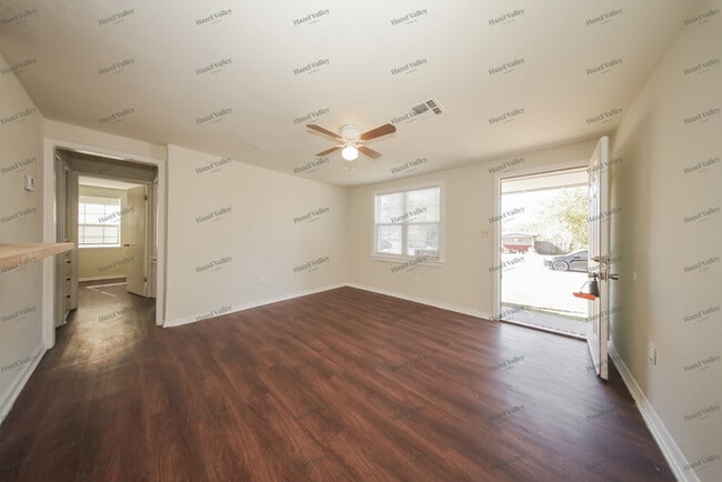 Building Photo - 1932 Lariet Ln