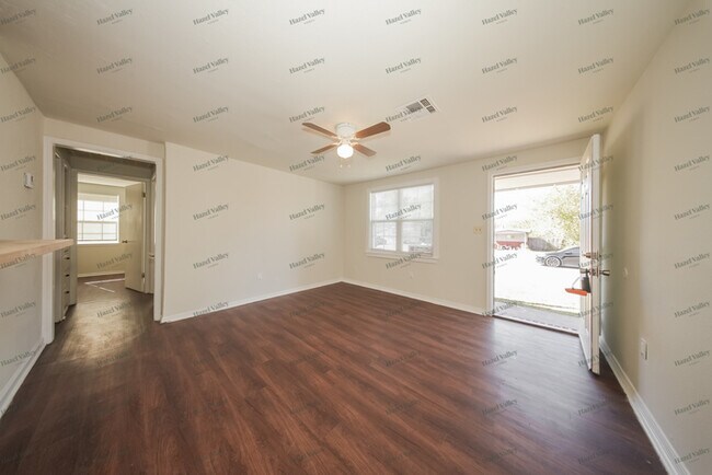 Foto del edificio - 1932 Lariet Ln