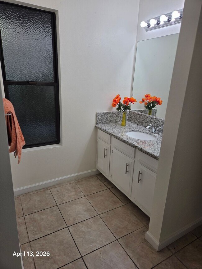 Foto del edificio - Spacious Downtown Sacramento Condo