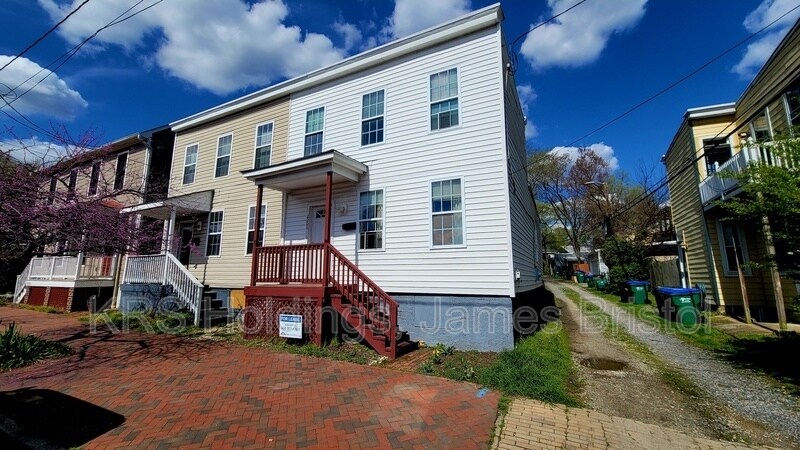 Building Photo - 2206 E Leigh St