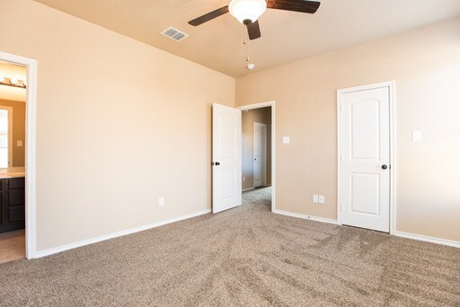 Foto del edificio - Beautiful 3 Bedroom Townhome located in Wa...
