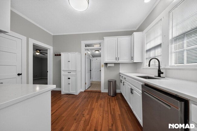 Building Photo - 2205 Willard St