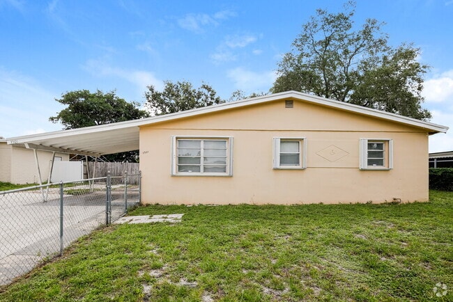 Building Photo - 3501 SW 32 Ave
