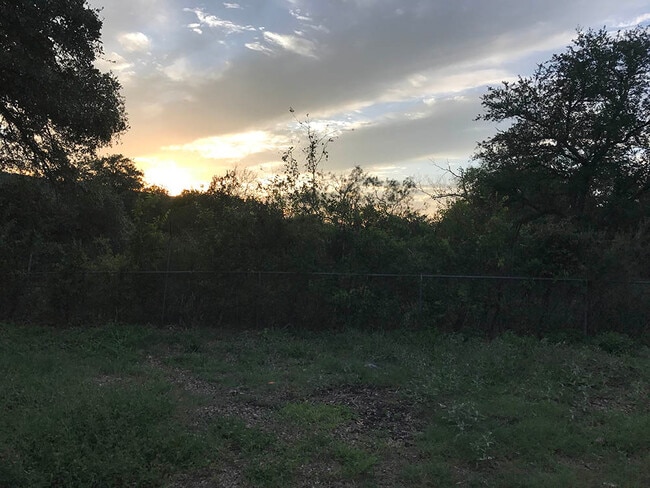 La escuela primaria Bethesda es una de las escuelas originales del condado de Gwinnett. - 1304 W Lakeland Dr