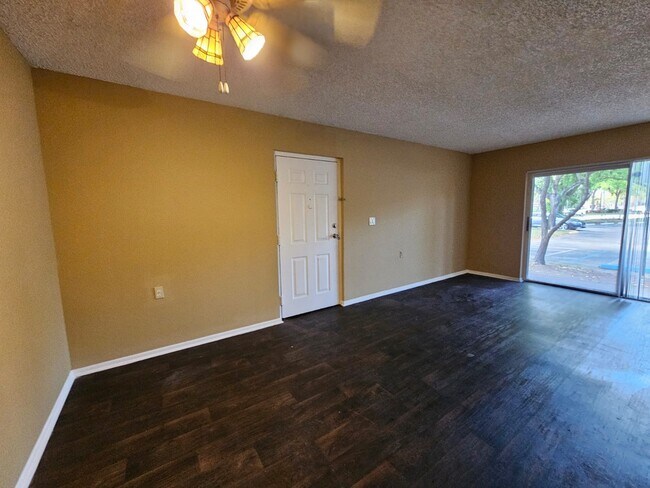 Foto del edificio - 1056 Benoist Farms Rd