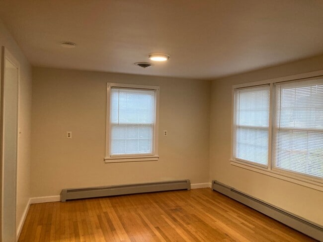 Building Photo - Cute 2 bedroom house in the countryside of...