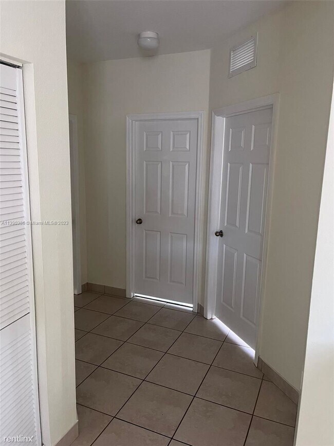 Foto del edificio - 4 br, 3 bath House - 1423 NE 40th Rd