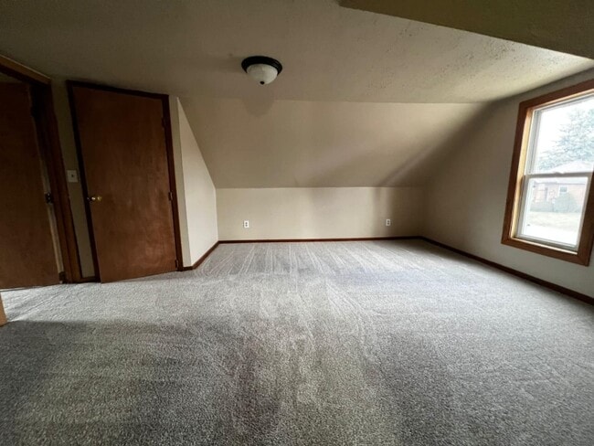 Building Photo - 318 N Cass Ave