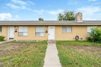Building Photo - 708 W 10th St