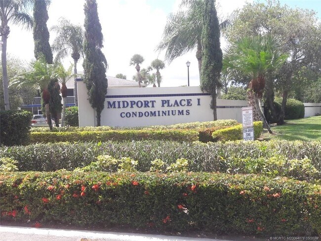 Foto del edificio - 1524 SE Royal Green Cir