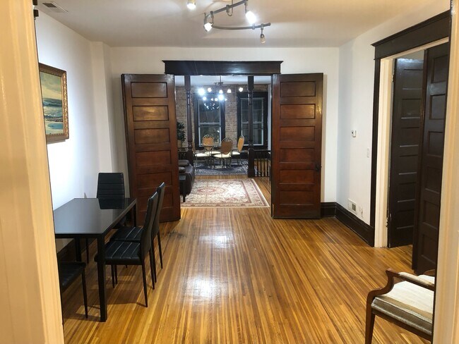 Sala de desayuno - 104 7th St