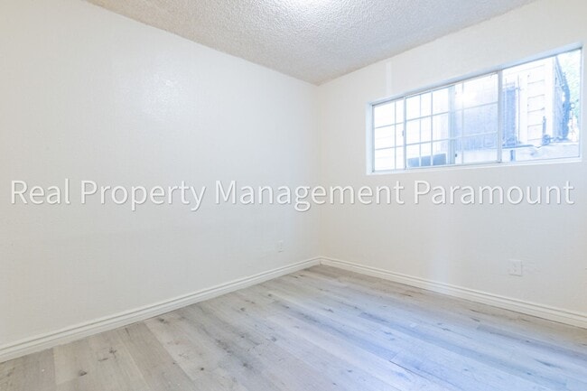 Foto del edificio - 8318 Kansas Ave