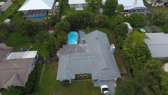 Building Photo - 433 Rheine Rd NW
