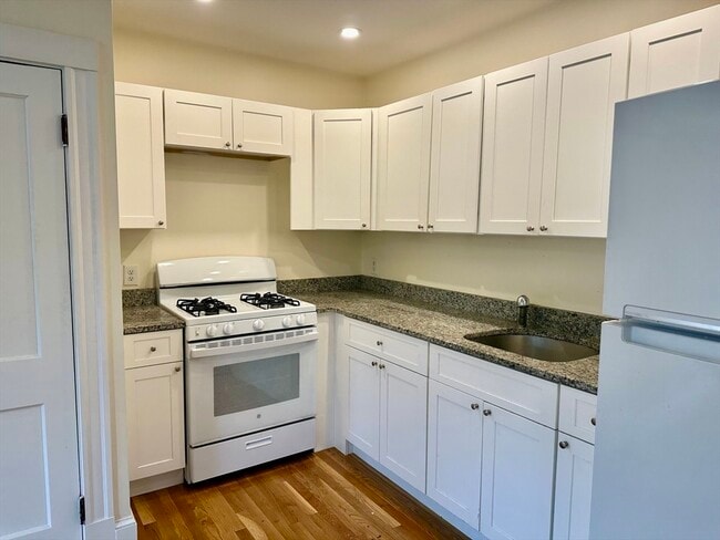 Building Photo - 24 Brook Rd