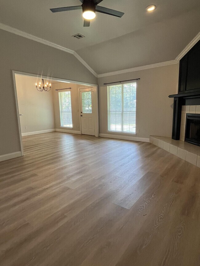 Foto del edificio - 401 Whitehouse Ln