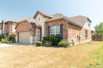 Building Photo - 846 Olive Ln