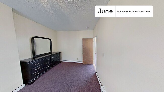 Foto del edificio - Room in Shared 3 bed/1 bath home