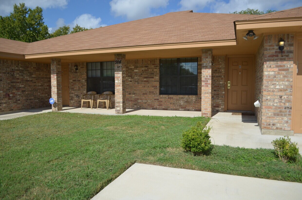 Primary Photo - 914 Crymes Ln