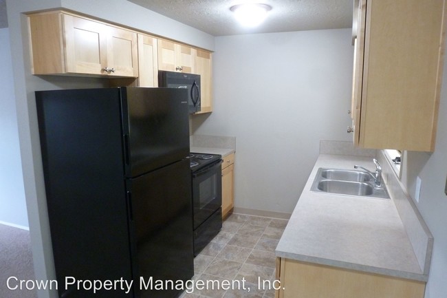 Building Photo - 3639-3639 White Oak Ct NE