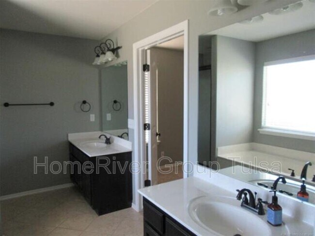 Foto del edificio - 11117 N 145th E Pl