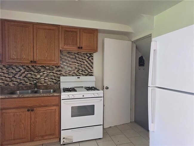 Building Photo - 416 Jacobson Dr